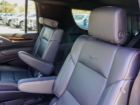 Used 2023 Cadillac Escalade ESV Luxury RWD image 10