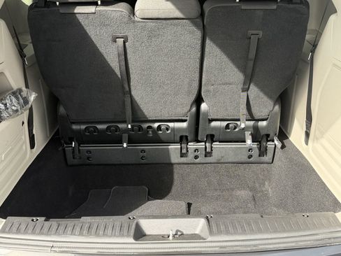 Used 2019 Dodge Grand Caravan SE image 18