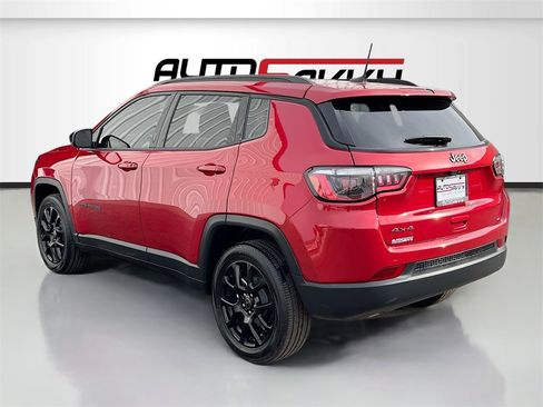 Used 2025 Jeep Compass Latitude w/ Altitude Special Edition image 5