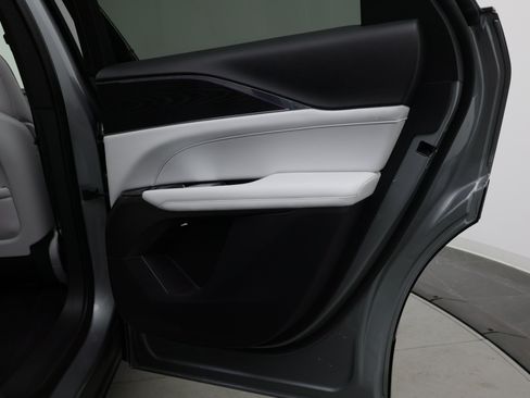 Used 2024 Cadillac Lyriq Luxury RWD image 34