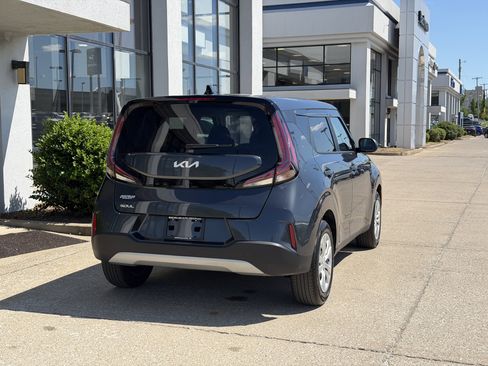Used 2025 Kia Soul LX FWD image 5