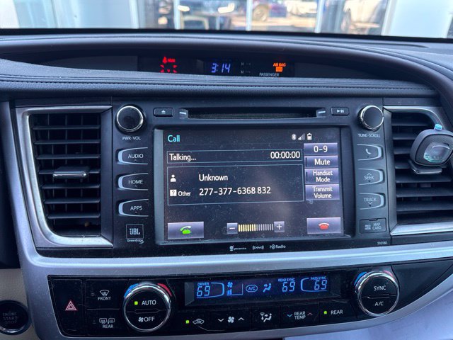 Used 2017 Toyota Highlander Limited AWD/4WD image 11