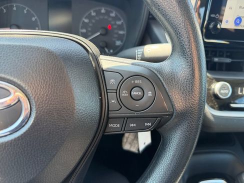 Used 2025 Toyota Corolla LE FWD image 18
