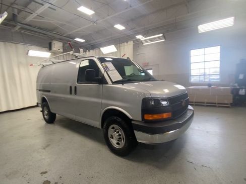 Used 2022 Chevrolet Express 2500 w/ Enhanced Convenience Package RWD image 3