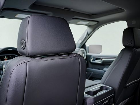 New 2026 GMC Sierra 1500 SLT image 25