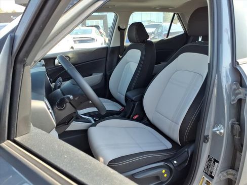 Used 2023 Hyundai Venue SEL w/ Cargo Package image 3