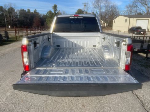 Used 2017 Ford F250 XLT w/ XLT Premium Package image 5