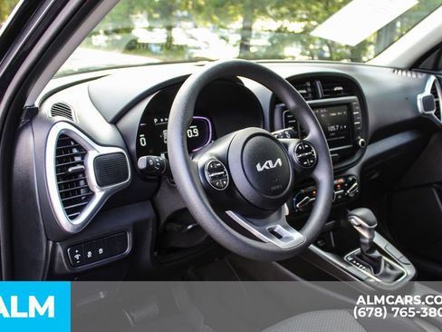 Used 2025 Kia Soul LX w/ LX Technology Package FWD image 29