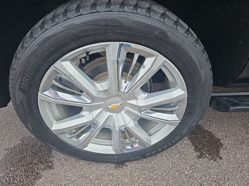 Certified 2023 Chevrolet Suburban High Country AWD/4WD image 32