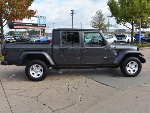 Used 2021 Jeep Gladiator Sport image 4