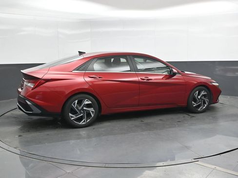 Used 2024 Hyundai Elantra Limited FWD image 3