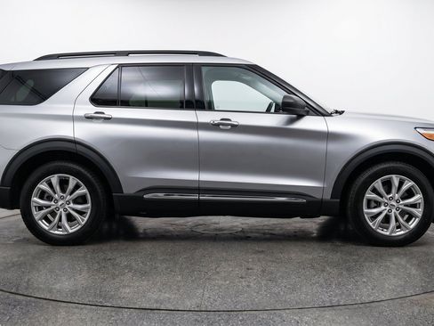 Used 2024 Ford Explorer Limited RWD image 11