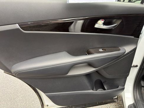 Used 2019 Kia Sorento LX image 19