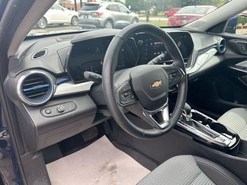 Used 2024 Chevrolet Trax LT w/ Driver Confidence Package FWD image 12