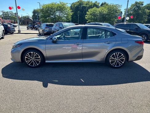 Used 2025 Toyota Camry XLE AWD/4WD image 4