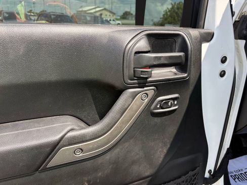 Used 2018 Jeep Wrangler Unlimited Sport S AWD/4WD image 25