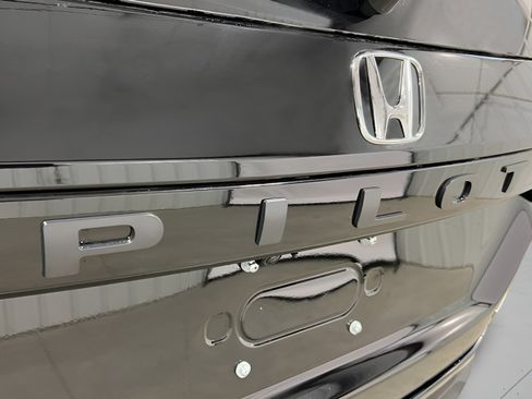 Used 2025 Honda Pilot Touring image 10