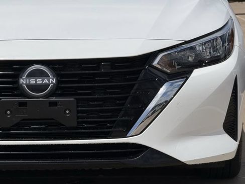 Used 2025 Nissan Sentra SV FWD image 8