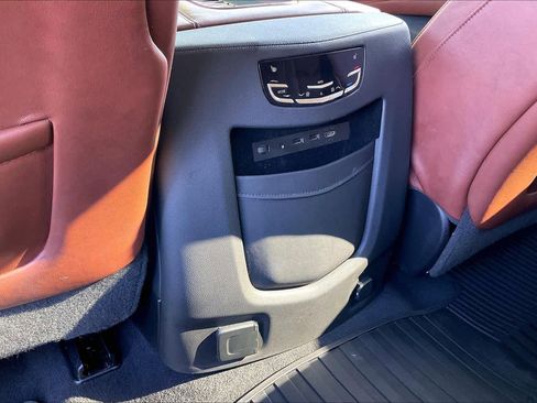 Used 2019 Cadillac Escalade ESV Premium Luxury image 34