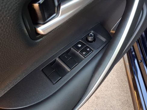 Certified 2024 Toyota Corolla SE image 18