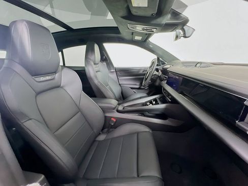 New 2026 Porsche Macan Turbo Electric image 30