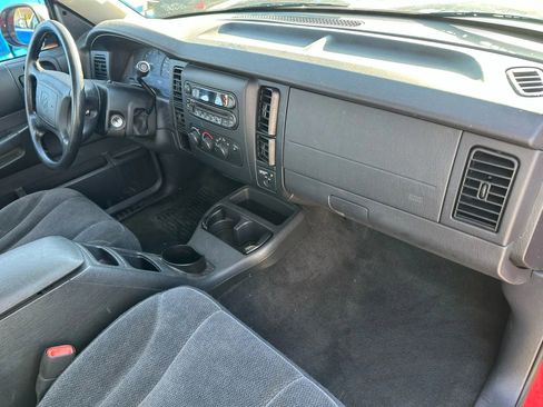 Used 2004 Dodge Dakota 2WD Club Cab w/ Tire & Handling Group image 14