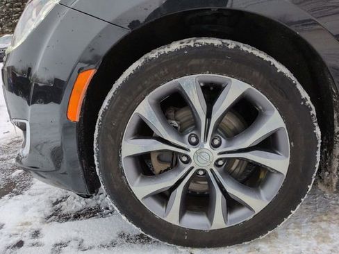 Used 2019 Chrysler Pacifica Limited w/ Tire & Wheel Group image 10