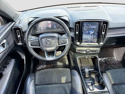 Used 2019 Volvo XC40 T4 R-Design FWD image 22