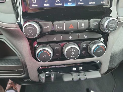 New 2024 RAM 2500 Tradesman w/ Safety Group AWD/4WD image 18
