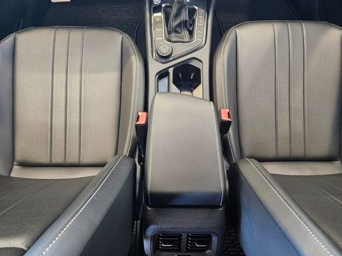 Used 2024 Volkswagen Tiguan SE R-Line AWD/4WD image 20