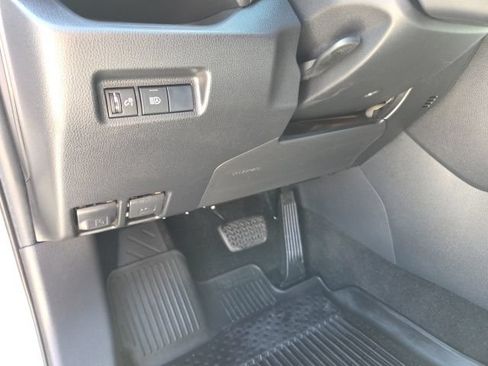 Used 2019 Toyota RAV4 XLE w/ All Weather Liner Package FWD image 33