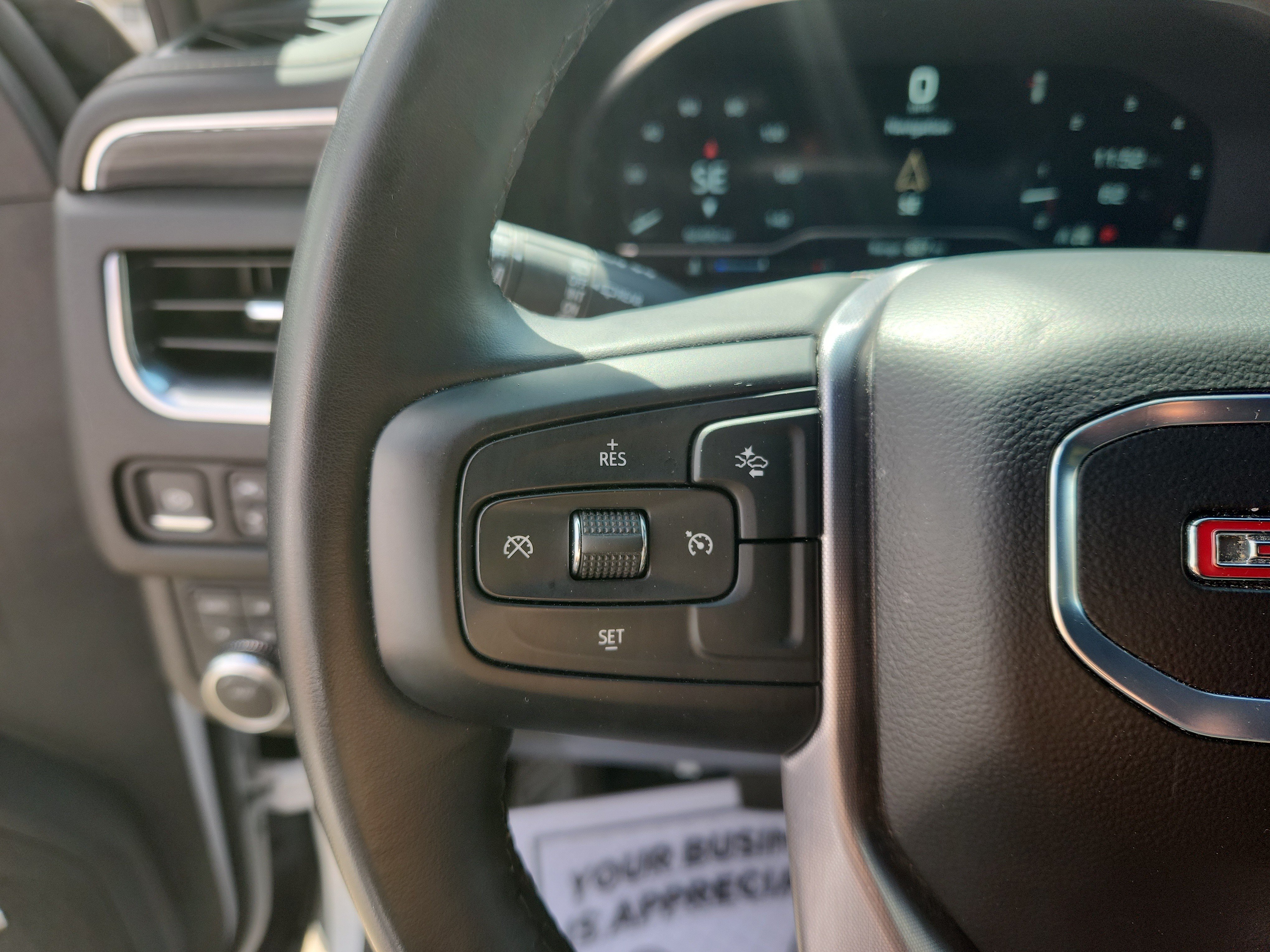 Used 2024 GMC Yukon SLT AWD/4WD image 19