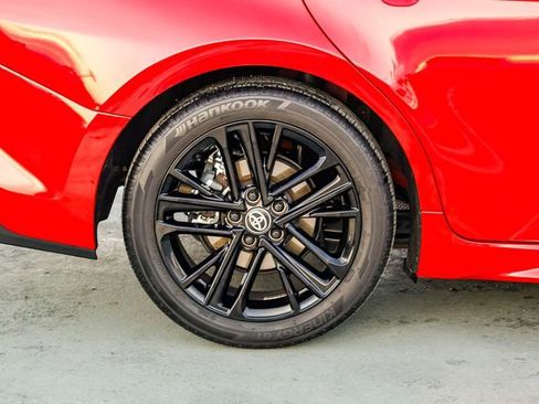 Used 2025 Toyota Camry SE image 12