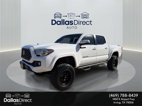 Used 2020 Toyota Tacoma TRD Sport w/ Technology Package image 2