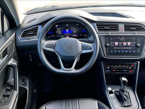Used 2024 Volkswagen Tiguan SE image 6