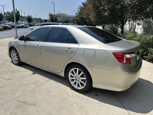Used 2013 Toyota Camry XLE FWD image 7