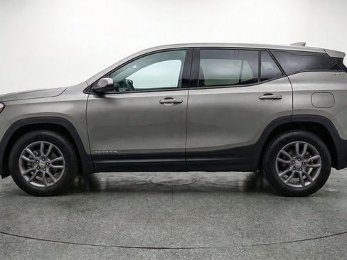 Used 2024 GMC Terrain SLT AWD/4WD image 5