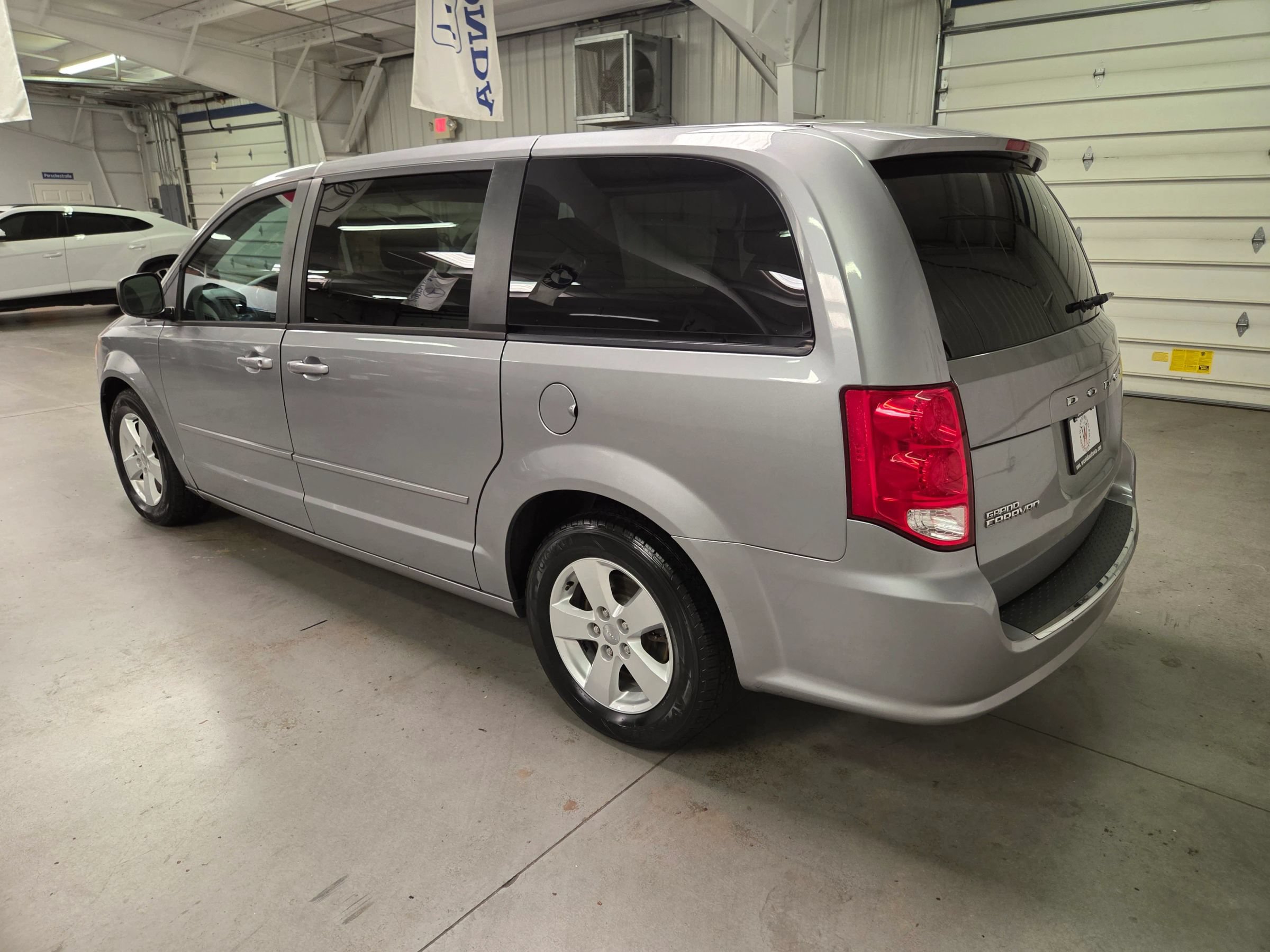 Used 2013 Dodge Grand Caravan SE FWD image 4