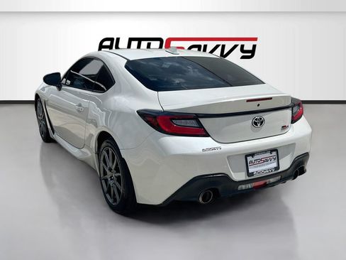Used 2022 Toyota GR86 RWD image 5