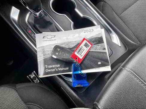 Used 2023 Chevrolet Traverse LT w/ Rear Camera Mirror Package AWD/4WD image 32