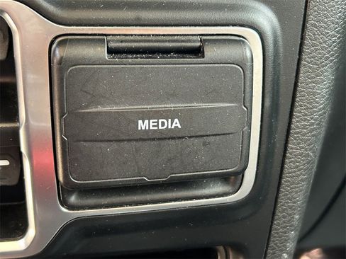 Used 2023 Jeep Gladiator Overland image 27