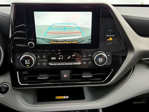 Certified 2024 Toyota Highlander XLE AWD/4WD image 32
