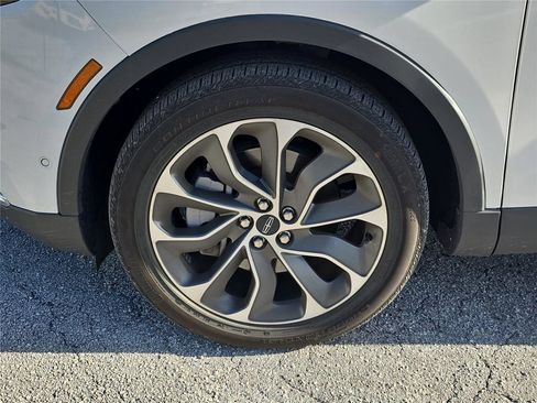 Used 2022 Lincoln Nautilus Reserve w/ Equipment Group 201A image 9