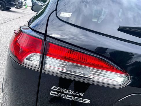 Used 2024 Toyota Corolla Cross LE FWD image 28