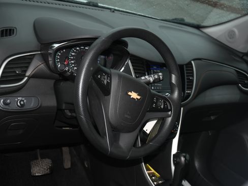 Used 2020 Chevrolet Trax LS w/ Tint and Cruise Package FWD image 8