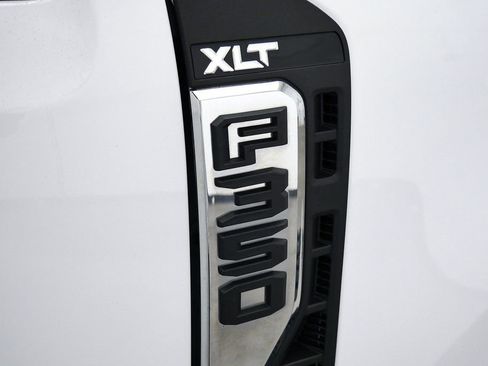 Used 2023 Ford F350 XLT AWD/4WD image 9