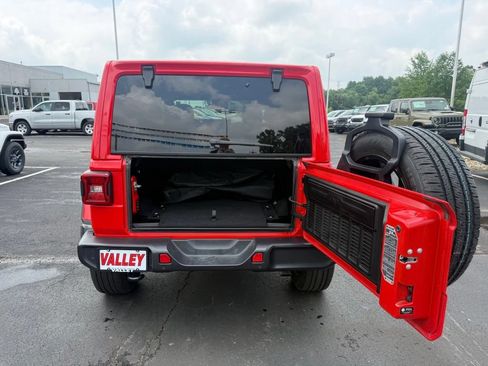 Used 2025 Jeep Wrangler Unlimited Sahara w/ Safety Group AWD/4WD image 44