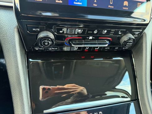 Used 2023 Jeep Grand Cherokee Limited w/ Luxury Tech Group II image 20