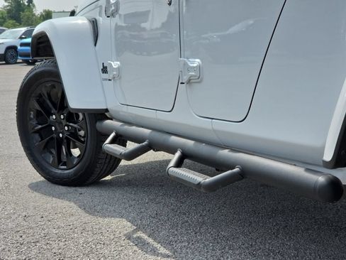 Used 2023 Jeep Gladiator Overland AWD/4WD image 12