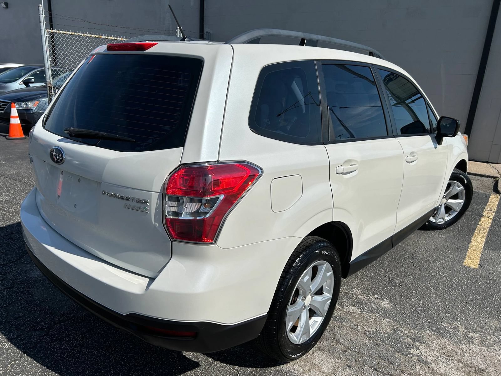 Used 2015 Subaru Forester 2.5i w/ Alloy Wheel Package AWD/4WD image 6
